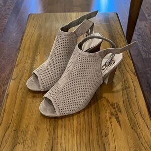 Kelly & Katie women’s shoe, faux suede, size 6.5